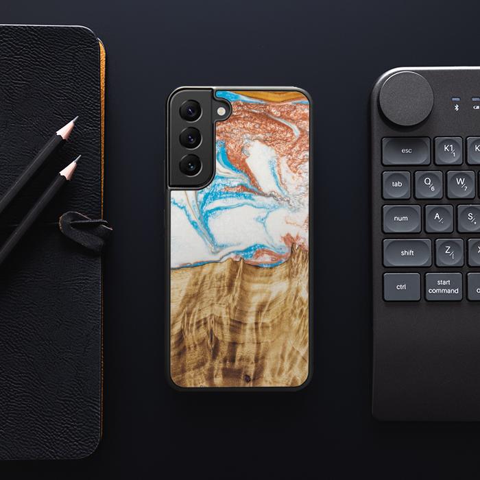 Samsung Galaxy S22 Plus Handyhülle aus Harz und Holz - SYNERGY#47