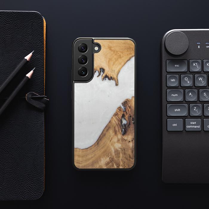 Samsung Galaxy S22 Plus Handyhülle aus Harz und Holz - SYNERGY#A71