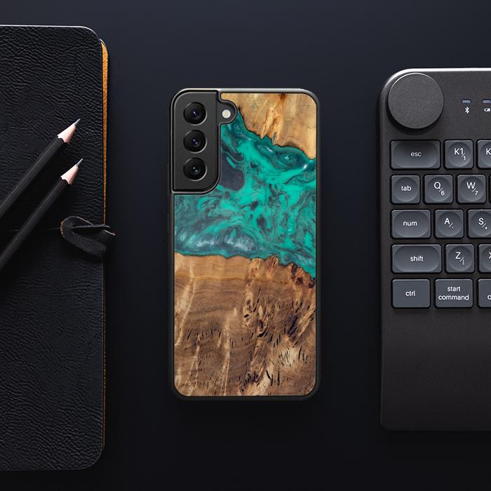 Samsung Galaxy S22 Plus Handyhülle aus Harz und Holz - Synergy#D111