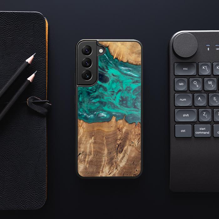 Samsung Galaxy S22 Plus Handyhülle aus Harz und Holz - Synergy#D112