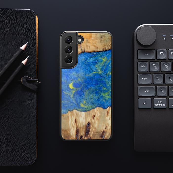 Samsung Galaxy S22 Plus Handyhülle aus Harz und Holz - Synergy#D131