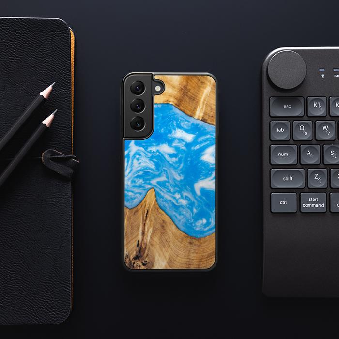 Samsung Galaxy S22 Handyhülle aus Harz und Holz - SYNERGY#A26