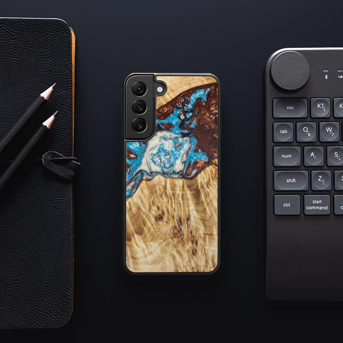 Samsung Galaxy S22 Handyhülle aus Harz und Holz - SYNERGY#B12