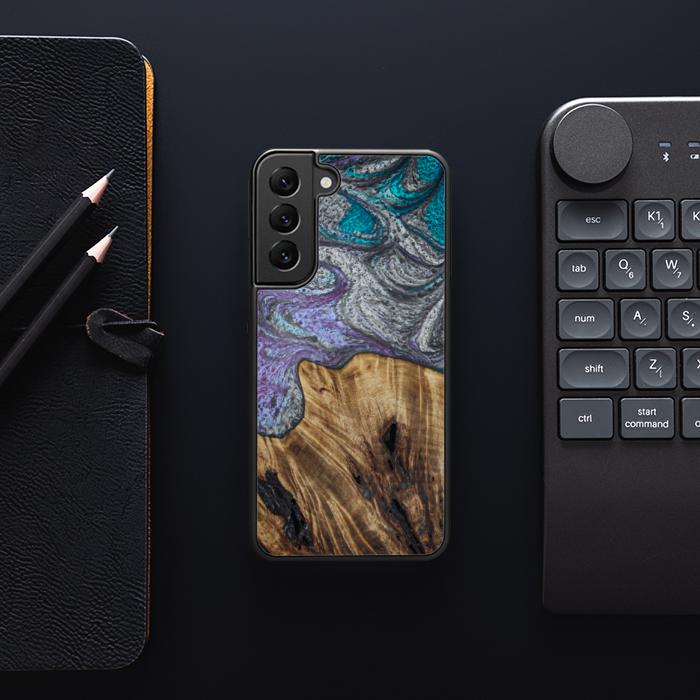 Samsung Galaxy S22 Handyhülle aus Harz und Holz - SYNERGY#C47