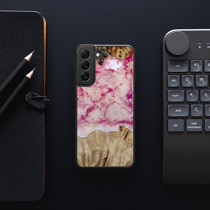 Samsung Galaxy S22 Handyhülle aus Harz und Holz - Synergy#D101