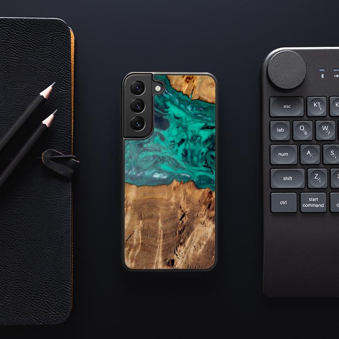 Samsung Galaxy S22 Handyhülle aus Harz und Holz - Synergy#D133