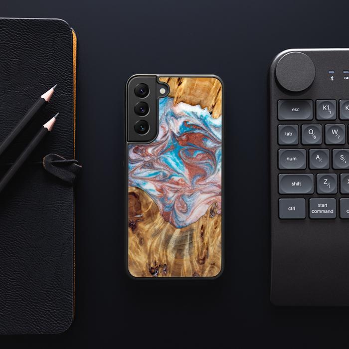 Samsung Galaxy S22 Handyhülle aus Harz und Holz - Synergy#D138