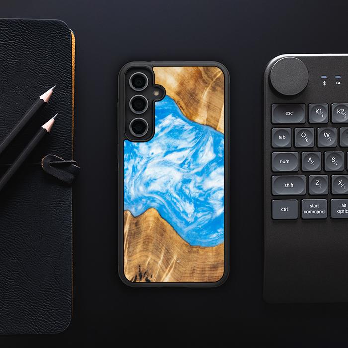 Samsung Galaxy S23 FE Handyhülle aus Harz und Holz - Synergy#A28