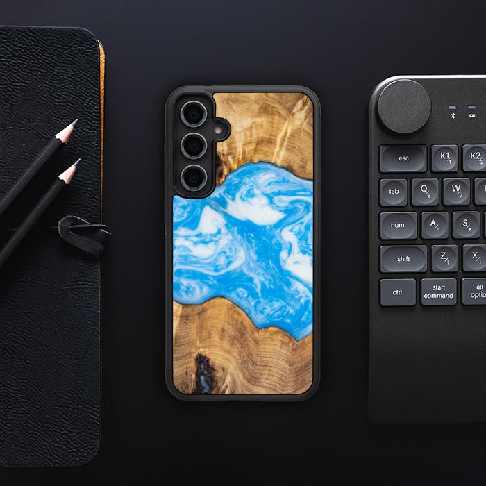 Samsung Galaxy S23 FE Handyhülle aus Harz und Holz - Synergy#A31