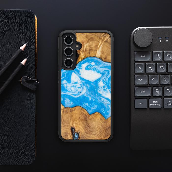 Samsung Galaxy S23 FE Handyhülle aus Harz und Holz - Synergy#A32