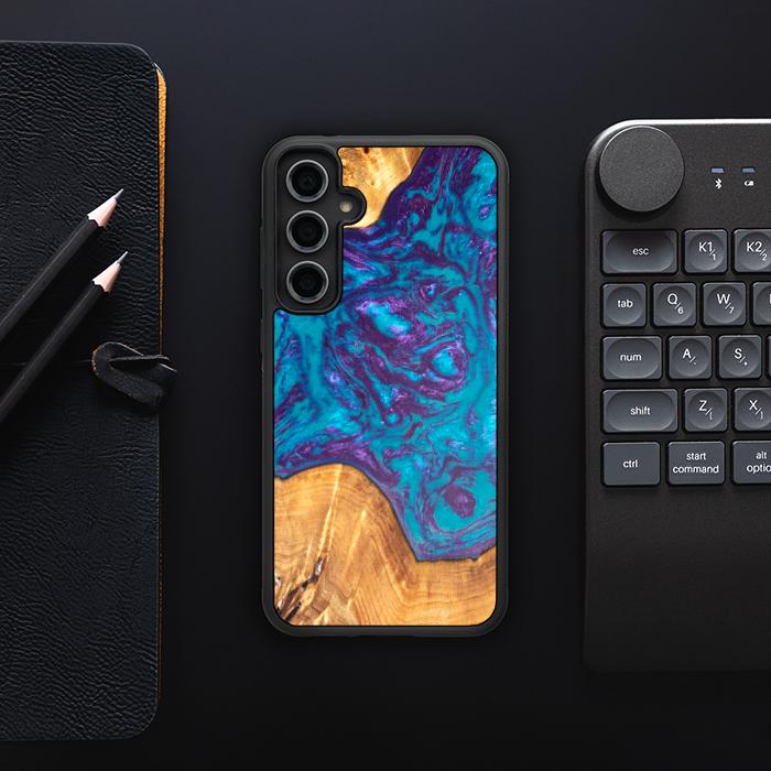 Samsung Galaxy S23 FE Handyhülle aus Harz und Holz - Synergy#B28