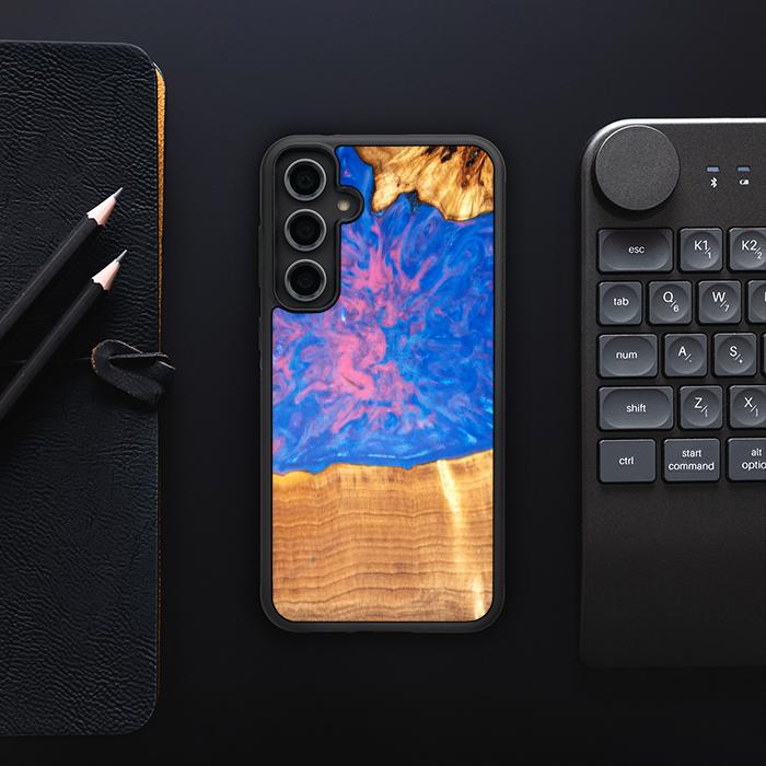 Samsung Galaxy S23 FE Handyhülle aus Harz und Holz - Synergy#B29