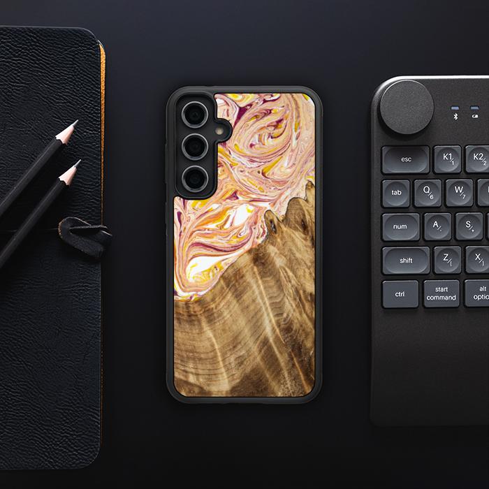 Samsung Galaxy S23 FE Handyhülle aus Harz und Holz - Synergy#C48