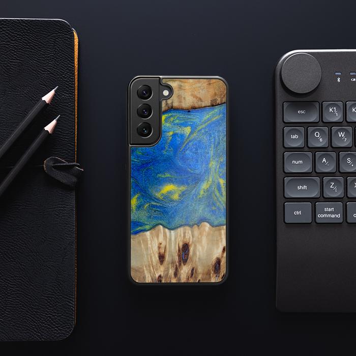 Samsung Galaxy S23 Handyhülle aus Harz und Holz - Synergy#D128