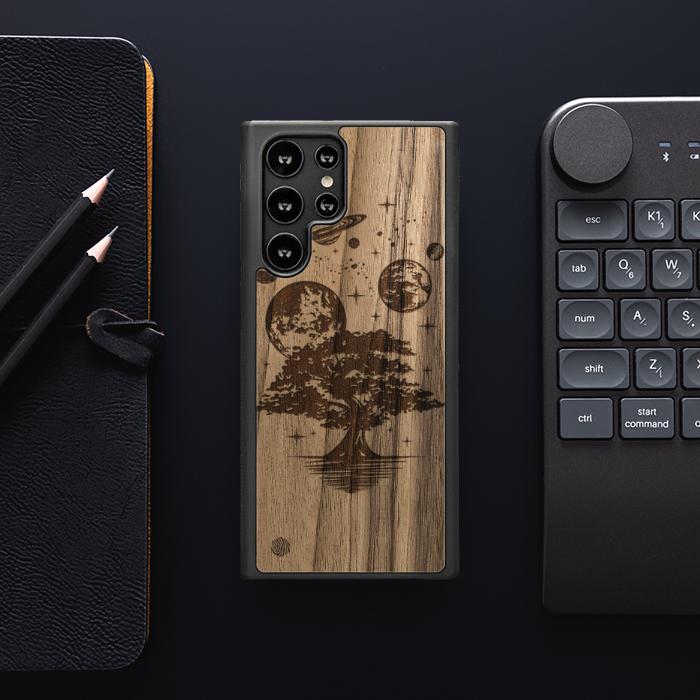 Samsung Galaxy S23 Ultra Handyhülle aus Holz - Galactic Garden