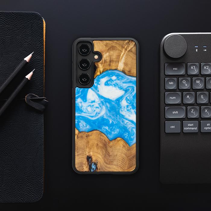 Samsung Galaxy S24 Plus Handyhülle aus Harz und Holz - Synergy#A32