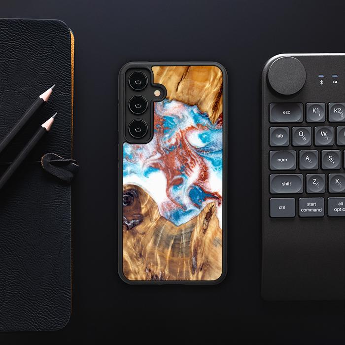 Samsung Galaxy S24 Plus Handyhülle aus Harz und Holz - Synergy#D125