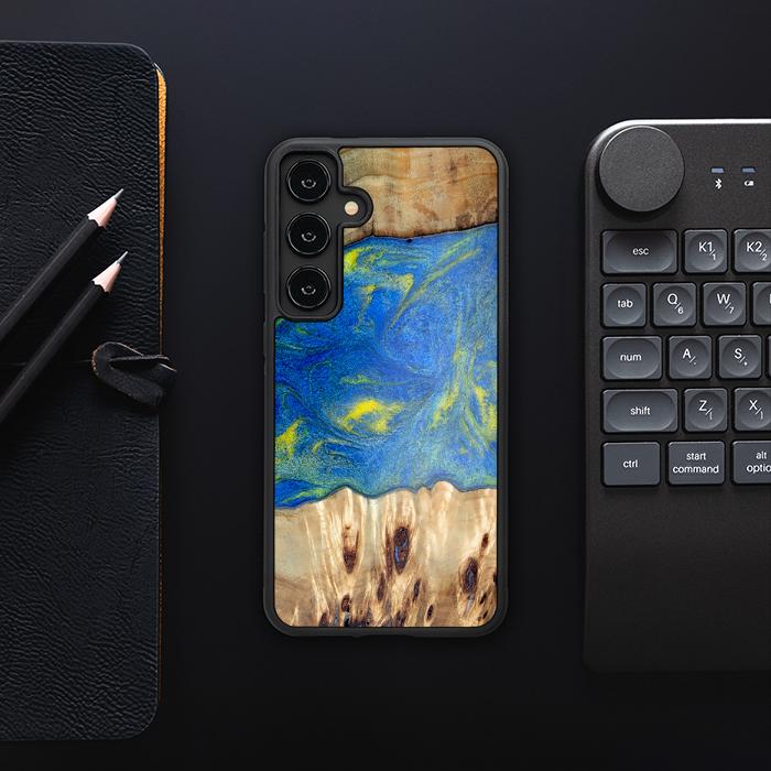 Samsung Galaxy S24 Plus Handyhülle aus Harz und Holz - Synergy#D128