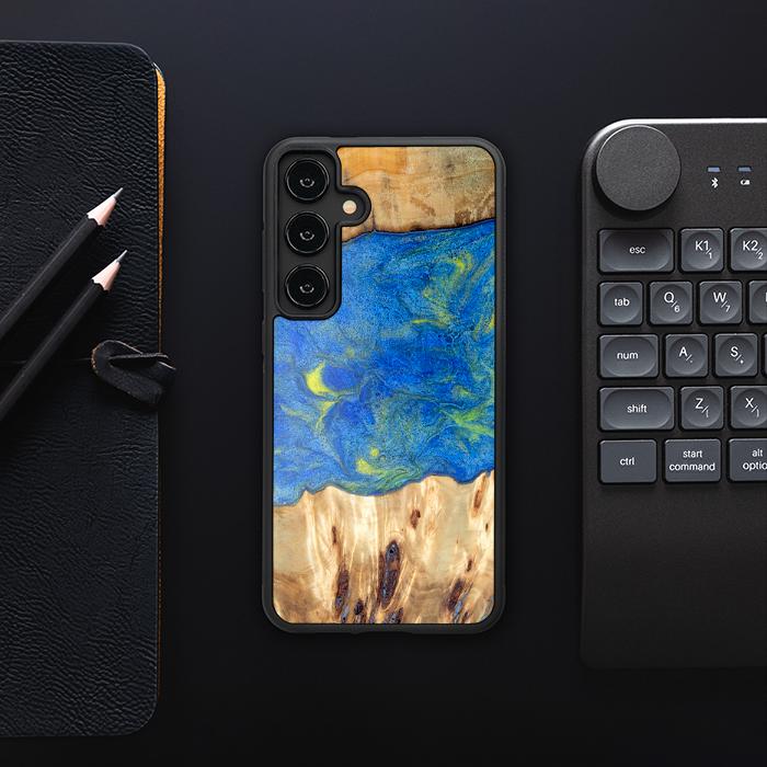 Samsung Galaxy S24 Plus Handyhülle aus Harz und Holz - Synergy#D131
