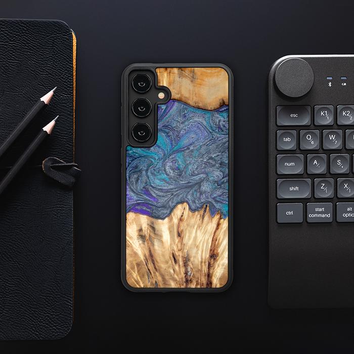 Samsung Galaxy S24 Plus Handyhülle aus Harz und Holz - Synergy#D132