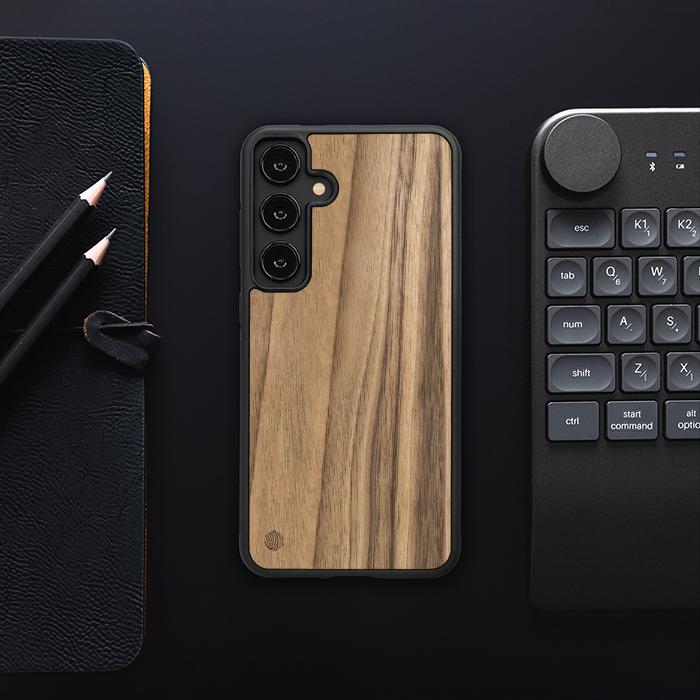 Samsung Galaxy S24 Plus Handyhülle aus Holz - Nussbaum
