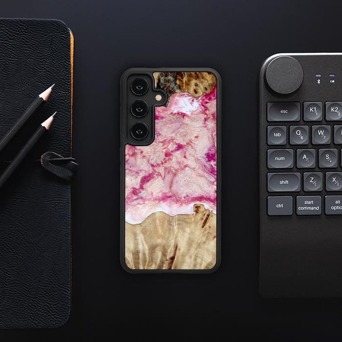 Samsung Galaxy S24 Handyhülle aus Harz und Holz - Synergy#D101