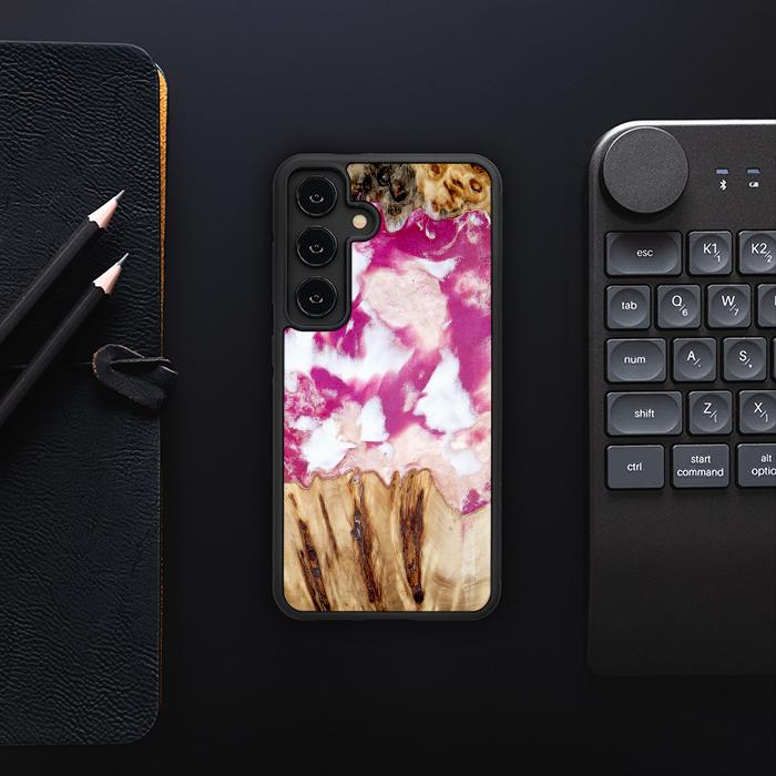 Samsung Galaxy S24 Handyhülle aus Harz und Holz - Synergy#D124