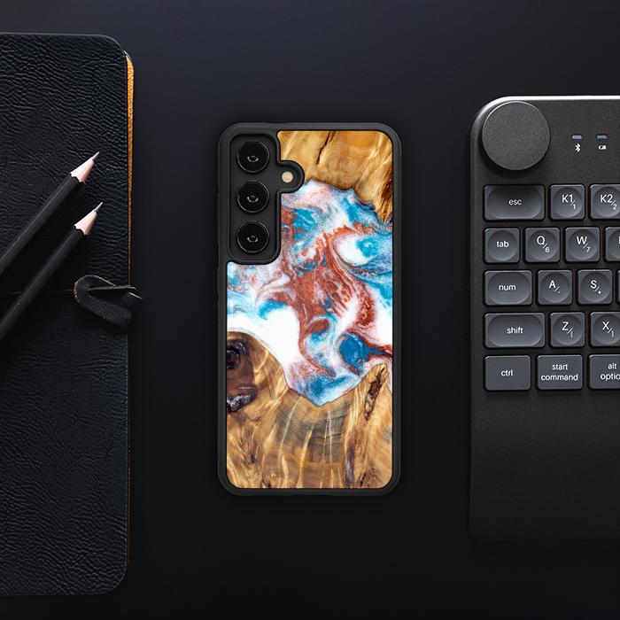 Samsung Galaxy S24 Handyhülle aus Harz und Holz - Synergy#D125