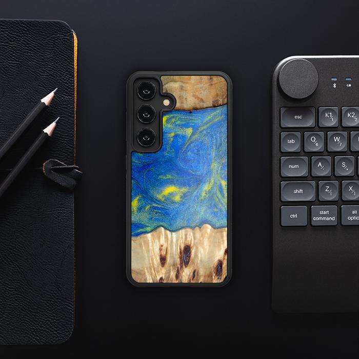 Samsung Galaxy S24 Handyhülle aus Harz und Holz - Synergy#D128