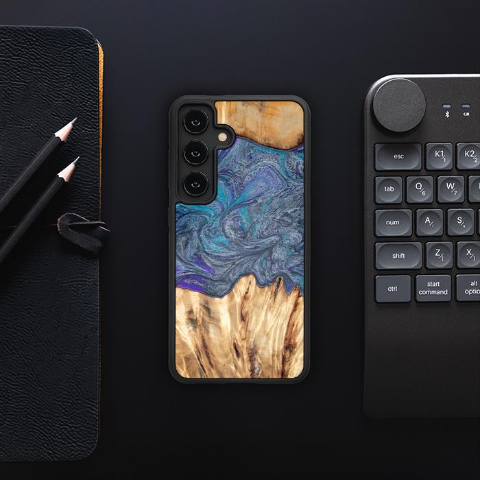 Samsung Galaxy S24 Handyhülle aus Harz und Holz - Synergy#D132