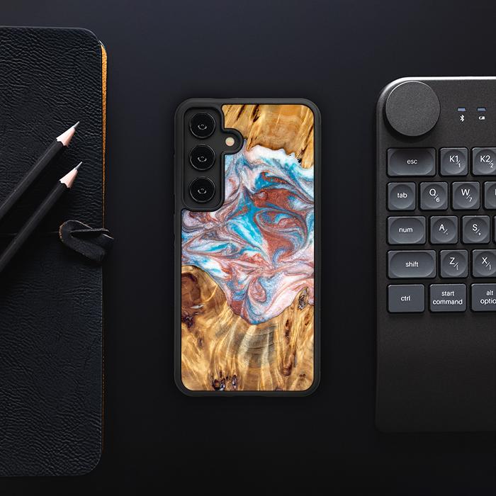 Samsung Galaxy S24 Handyhülle aus Harz und Holz - Synergy#D138