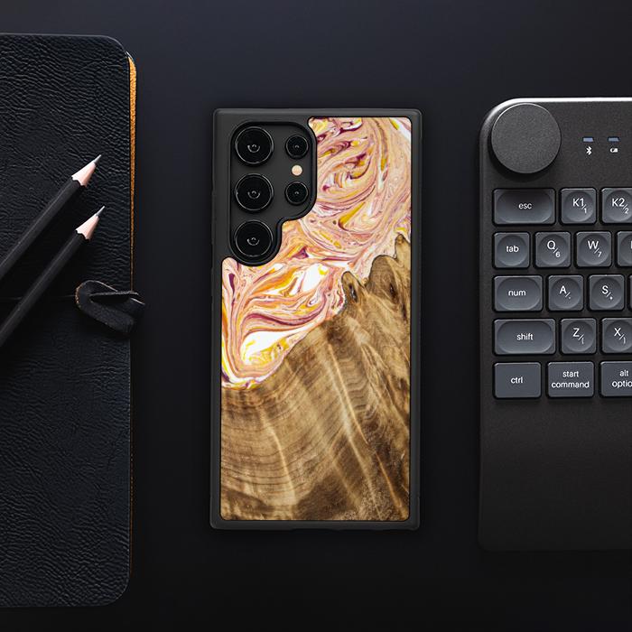 Samsung Galaxy S24 Ultra Handyhülle aus Harz und Holz - Synergy#C48