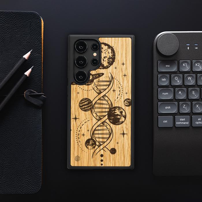 Samsung Galaxy S24 Ultra Handyhülle aus Holz - Space DNA (Eiche)