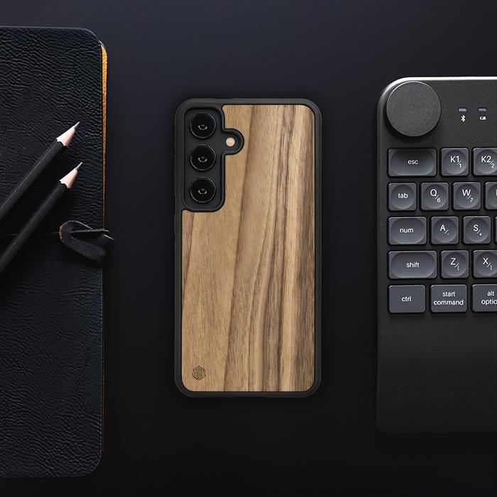 Samsung Galaxy S24 Handyhülle aus Holz - Nussbaum