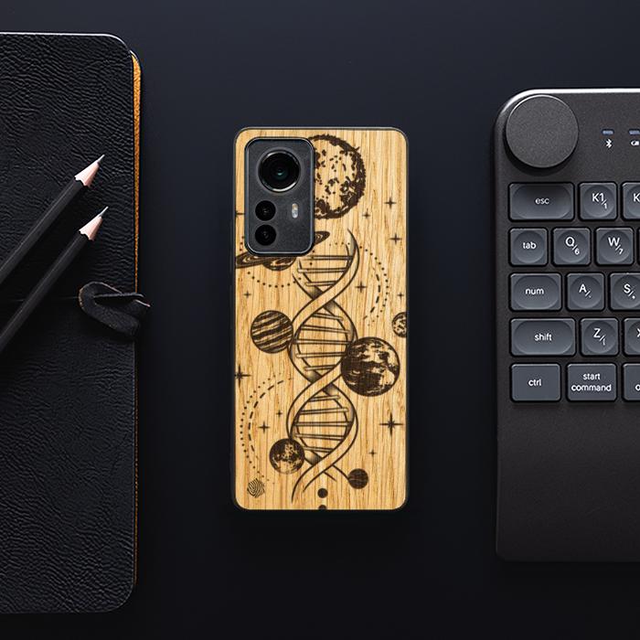 Xiaomi 12 / 12X Handyhülle aus Holz - Space DNA (Eiche)