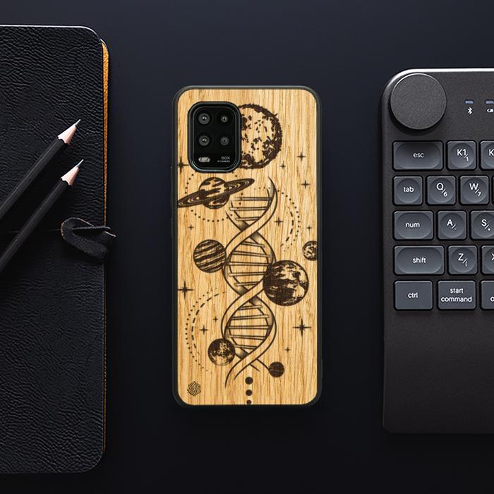 Xiaomi Mi 10 lite Handyhülle aus Holz - Space DNA (Eiche)