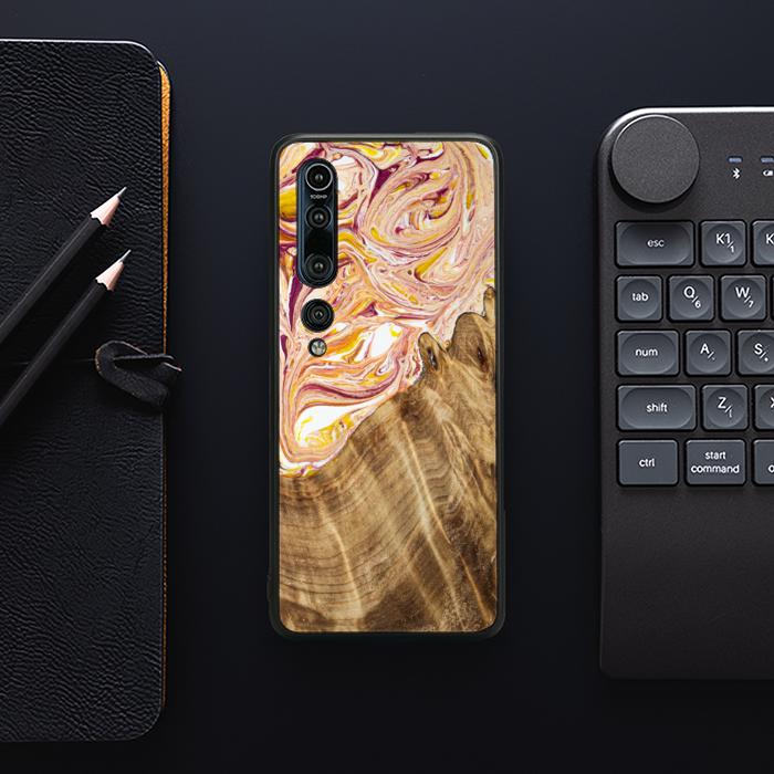 Xiaomi Mi 10 Handyhülle aus Harz und Holz - SYNERGY#C48