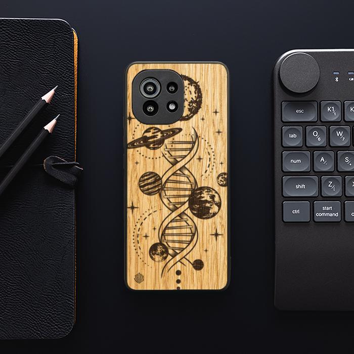 Xiaomi Mi 11 Handyhülle aus Holz - Space DNA (Eiche)