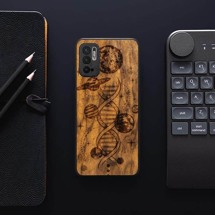 Xiaomi REDMI NOTE 10 5G Handyhülle aus Holz - Space DNA (Imbuia)