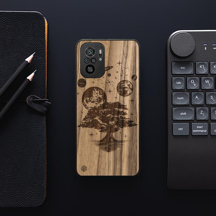 Xiaomi REDMI NOTE 10 Handyhülle aus Holz - Galactic Garden