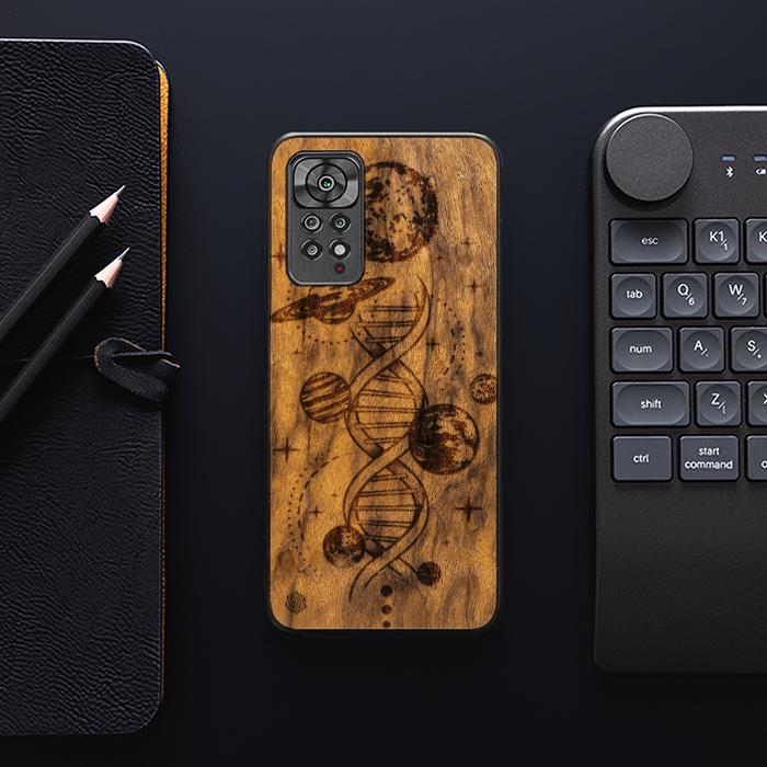 Xiaomi REDMI NOTE 11 Pro / 11 Pro 5G Handyhülle aus Holz - Space DNA (Imbuia)