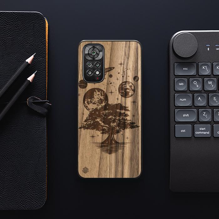 Xiaomi REDMI NOTE 11 / 11S Handyhülle aus Holz - Galactic Garden
