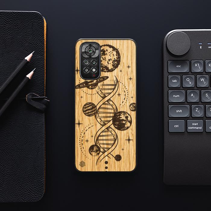 Xiaomi REDMI NOTE 11 / 11S Handyhülle aus Holz - Space DNA (Eiche)