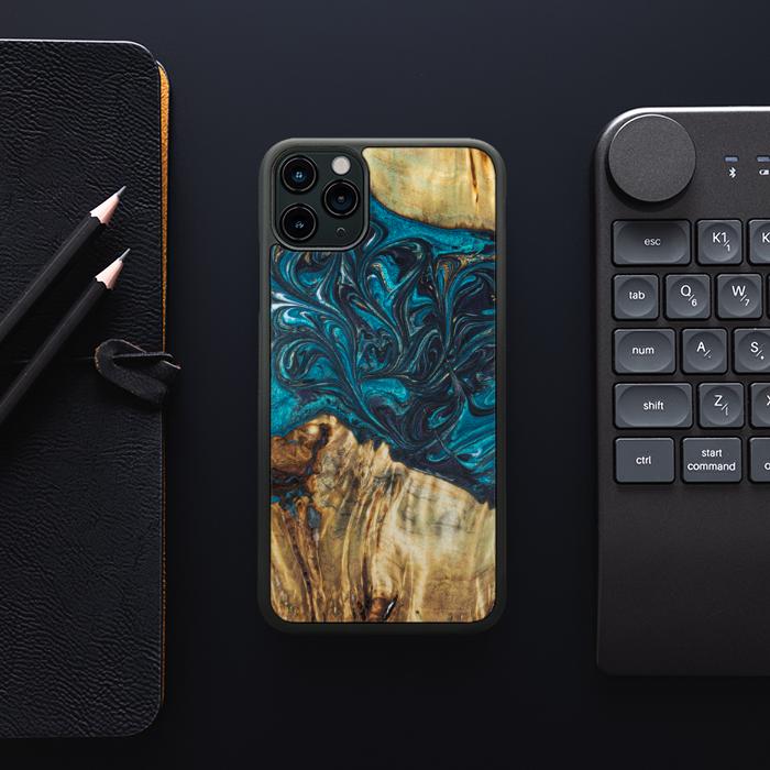iPhone 11 Pro Max Handyhülle aus Harz und Holz - Synergy#E12