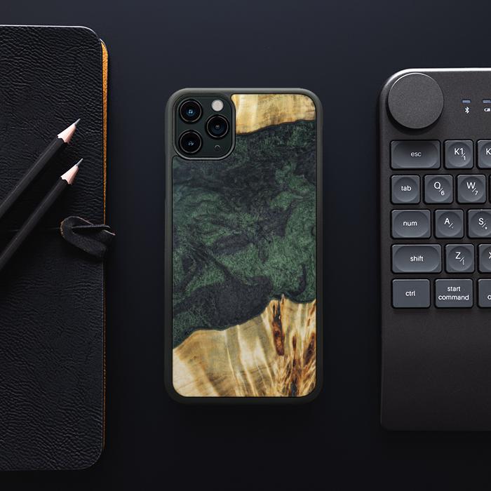 iPhone 11 Pro Max Handyhülle aus Harz und Holz - Synergy#E14