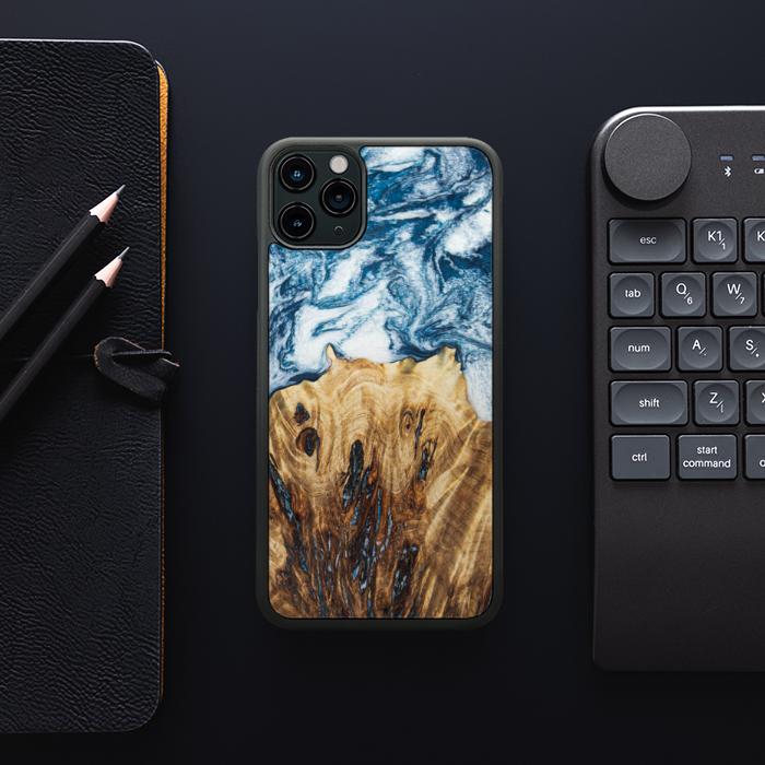 iPhone 11 Pro Max Handyhülle aus Harz und Holz - Synergy#E23