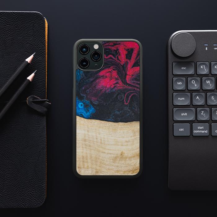 iPhone 11 Pro Max Handyhülle aus Harz und Holz - Synergy#F14