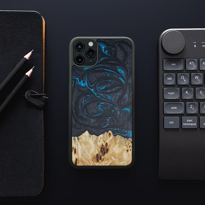 iPhone 11 Pro Max Handyhülle aus Harz und Holz - Synergy#F21