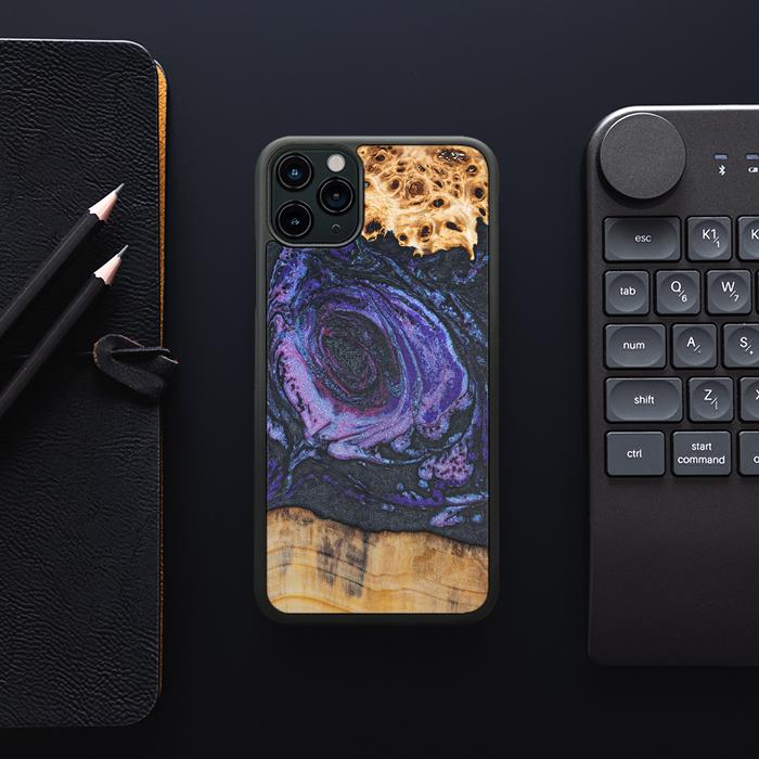 iPhone 11 Pro Max Handyhülle aus Harz und Holz - Synergy#F24