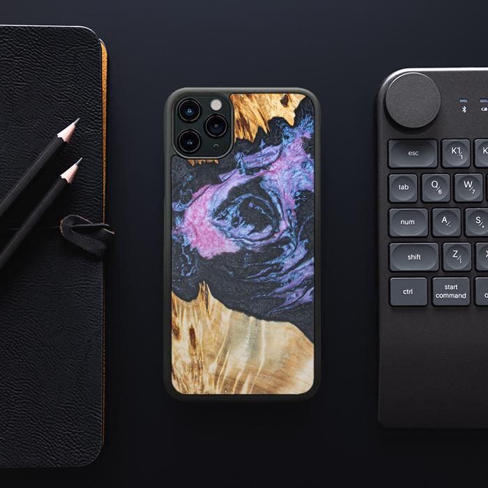 iPhone 11 Pro Max Handyhülle aus Harz und Holz - Synergy#F25
